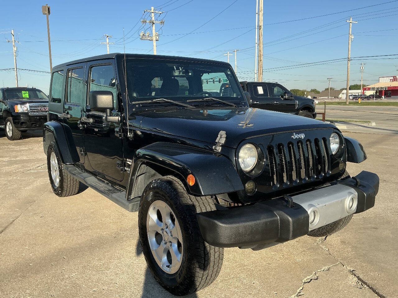 Used 2014 Jeep Wrangler Unlimited Sahara w/ Connectivity Group AWD/4WD image 5