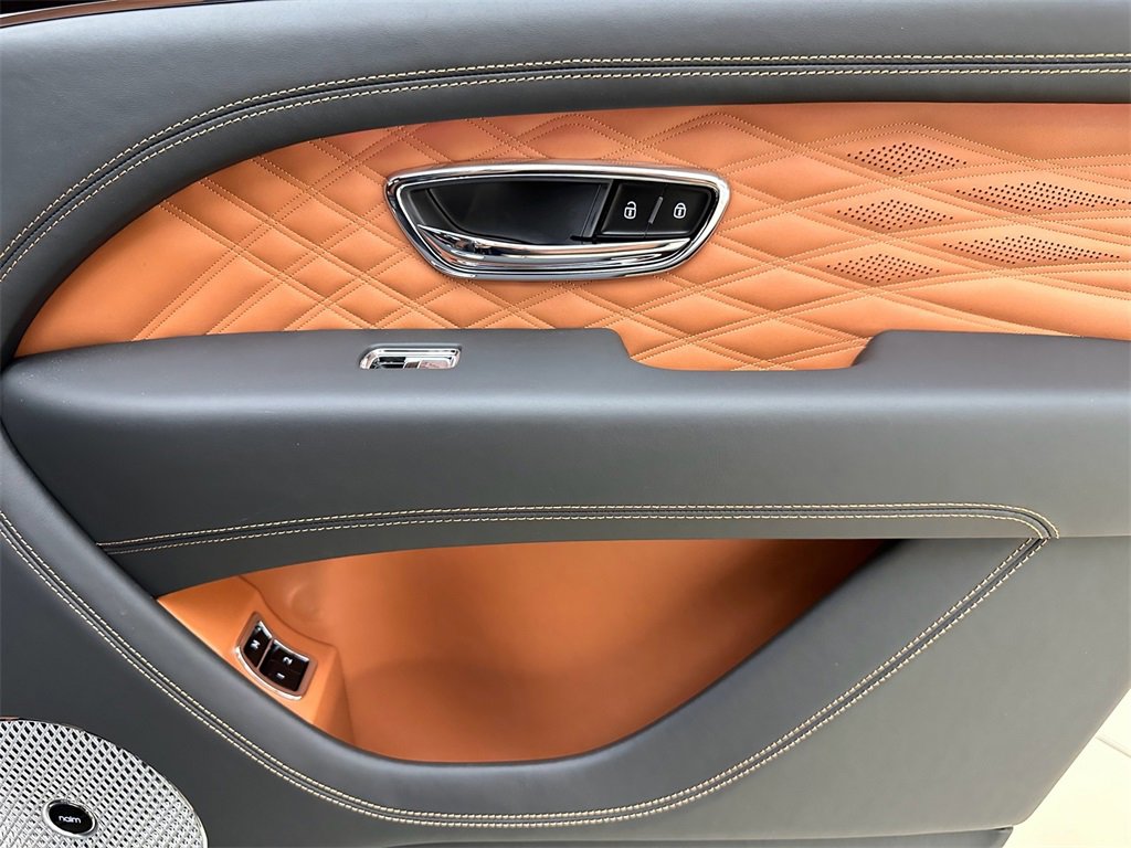New 2024 Bentley Bentayga image 31