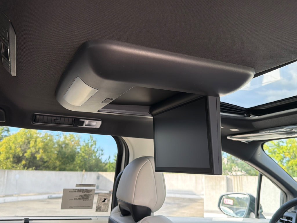 New 2026 Toyota Sienna Platinum AWD/4WD image 17