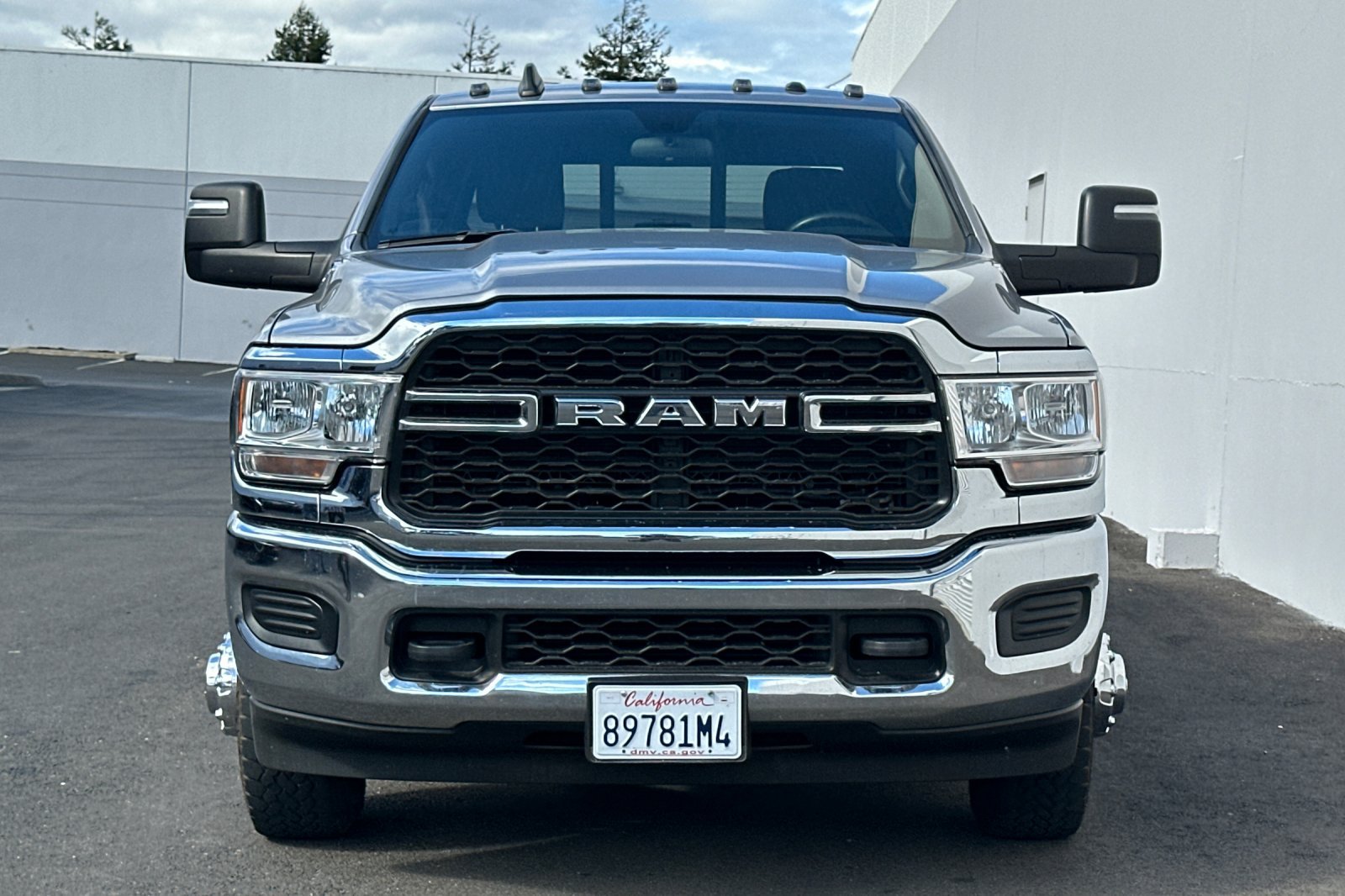 Used 2024 RAM 3500 Tradesman w/ Chrome Appearance Group AWD/4WD image 9