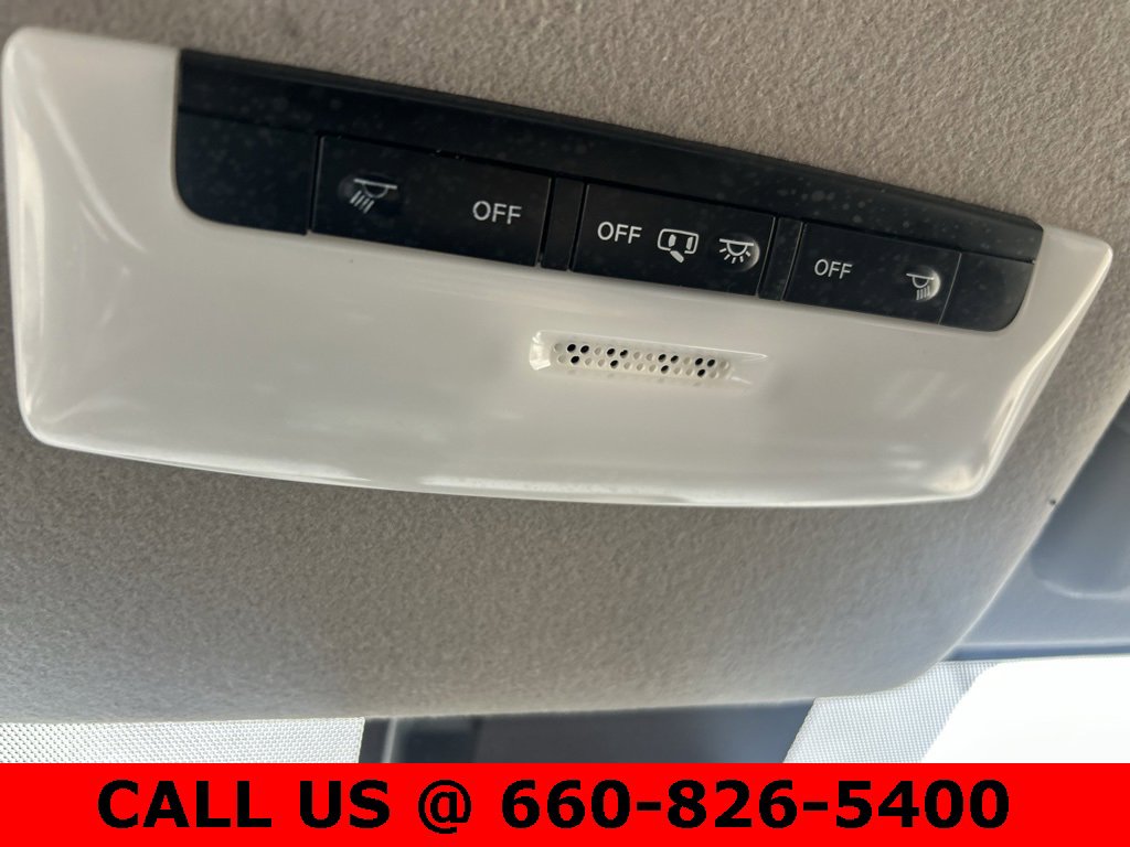 Used 2024 Nissan Versa SR image 14