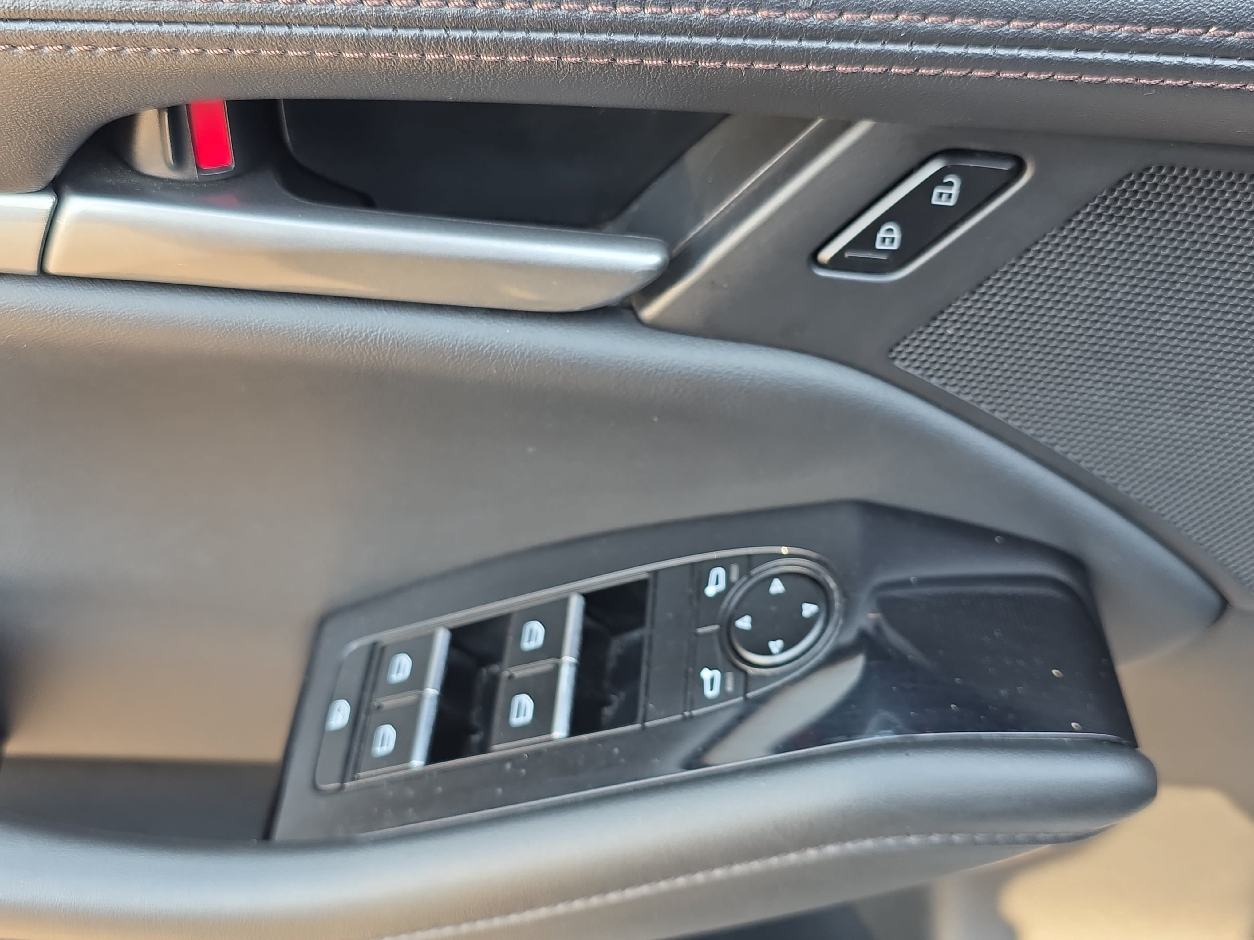 Used 2024 MAZDA MAZDA3 s FWD image 26