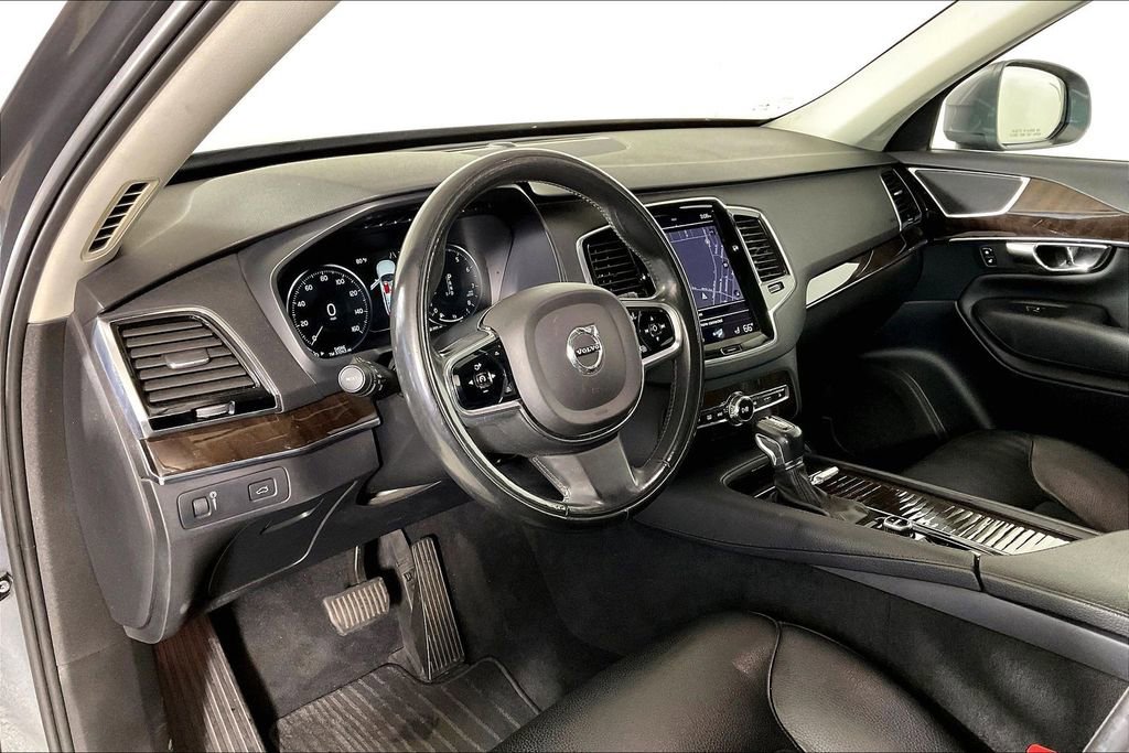 Used 2016 Volvo XC90 T6 Momentum w/ Momentum Plus Package AWD/4WD image 14