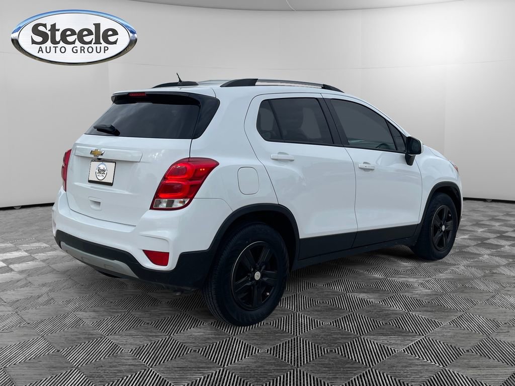 Used 2022 Chevrolet Trax LT w/ LT Convenience Package image 5