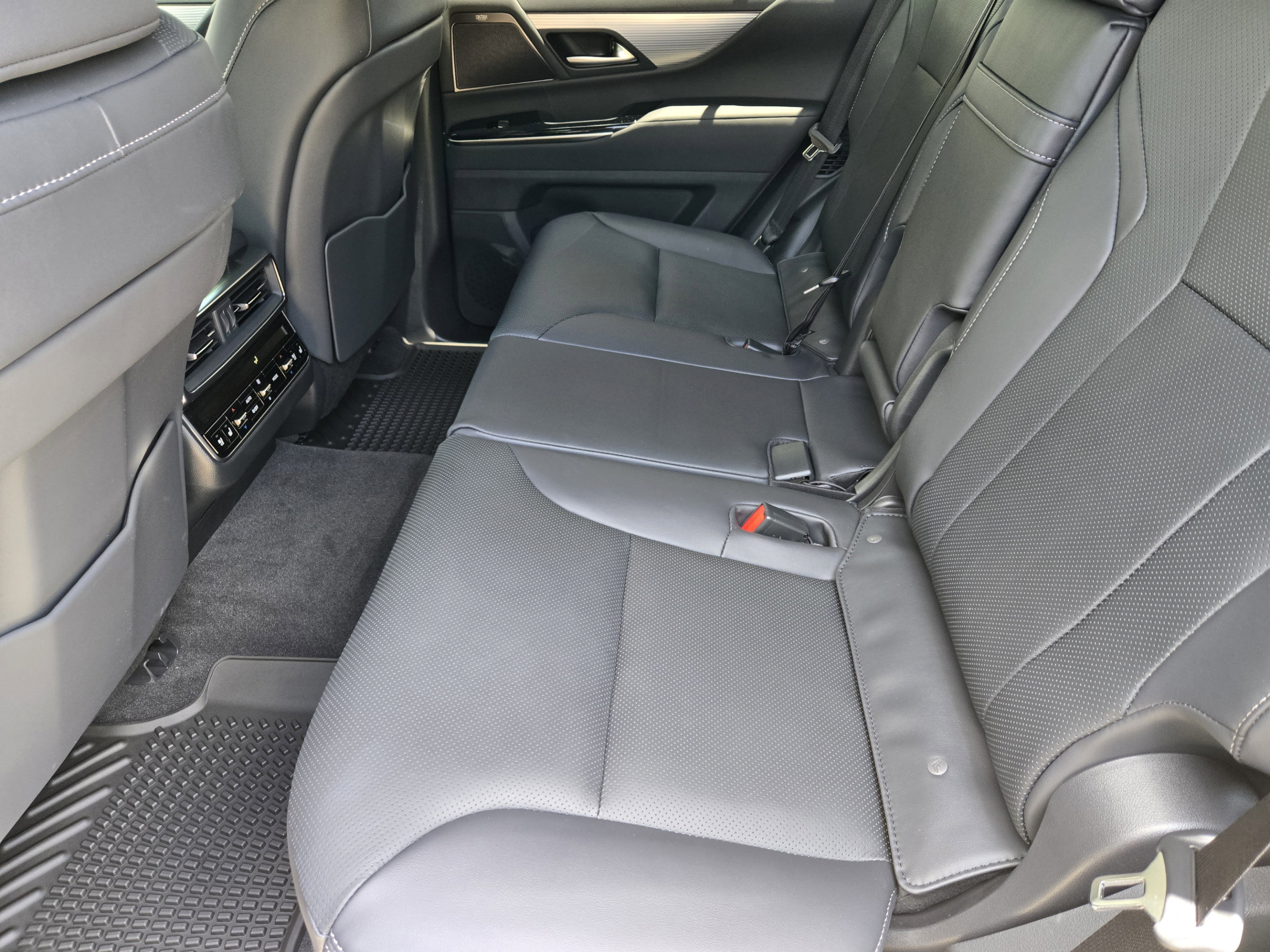 New 2026 Lexus LX 600 F Sport AWD/4WD image 18