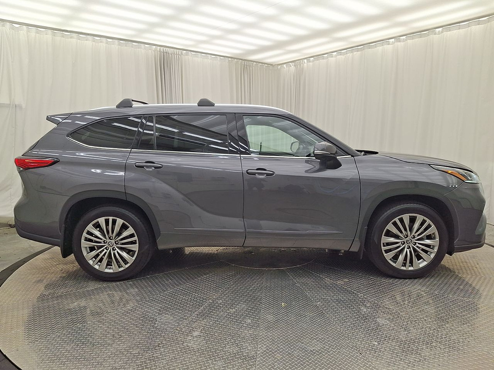 Used 2022 Toyota Highlander Platinum AWD/4WD image 29