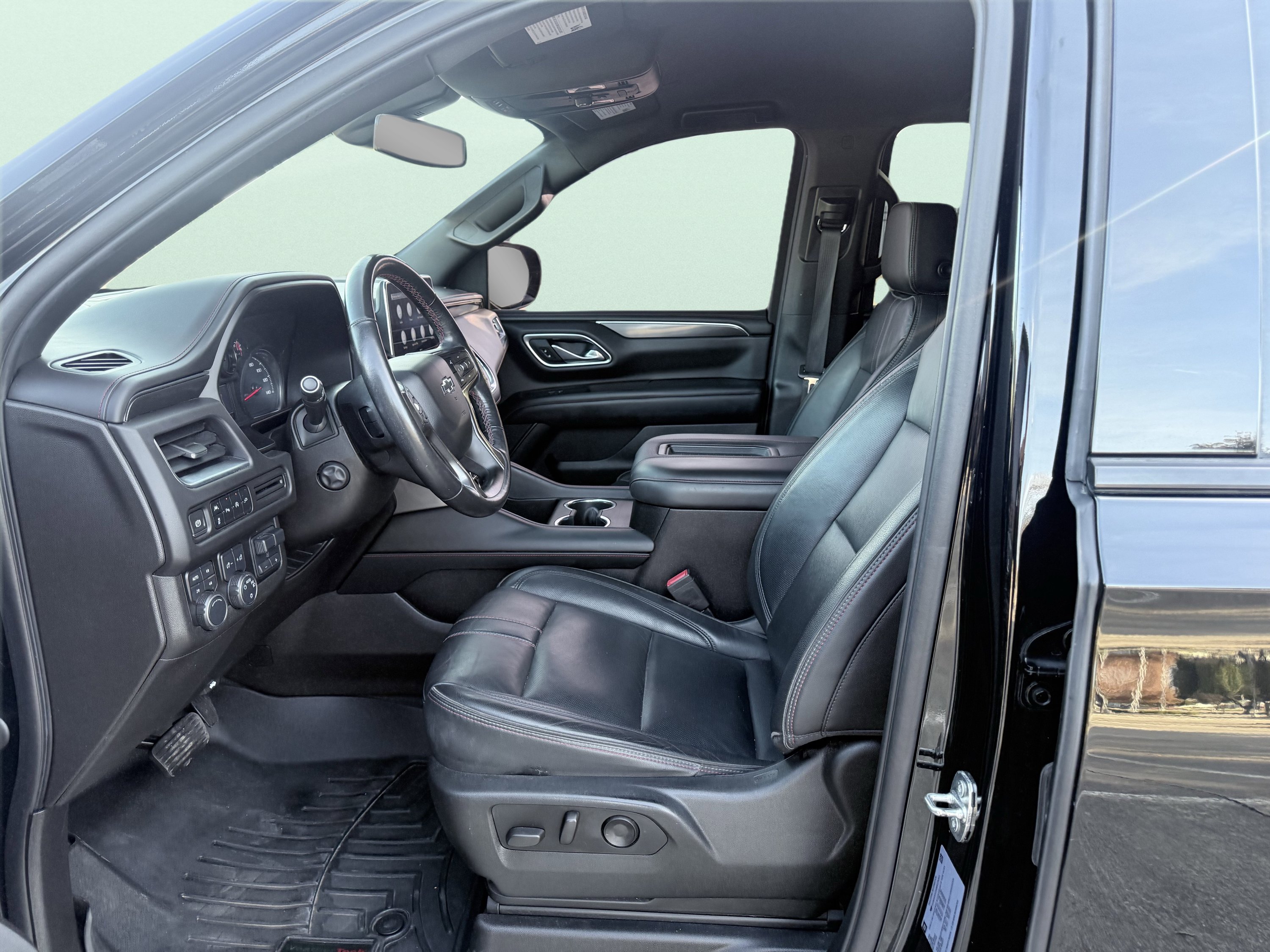 Used 2021 Chevrolet Suburban RST w/ Luxury Package AWD/4WD image 2