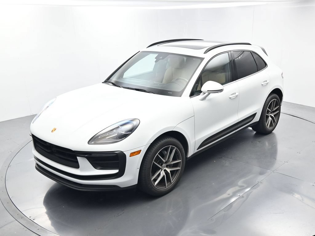 Certified 2023 Porsche Macan AWD/4WD image 28