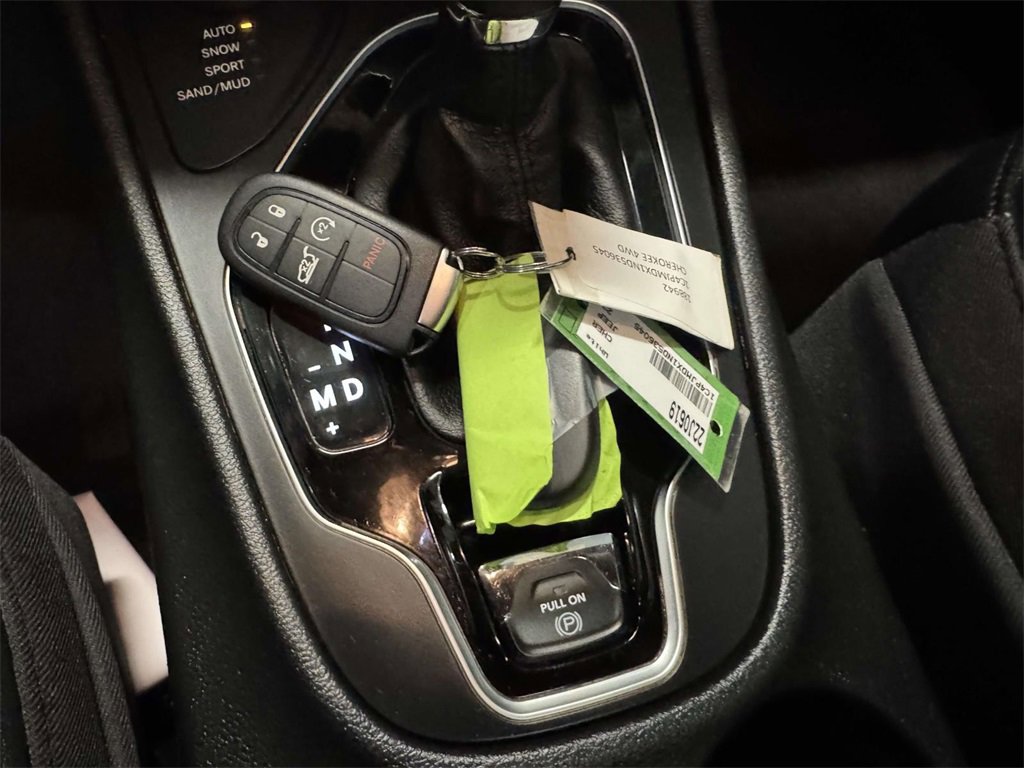 Used 2022 Jeep Cherokee Limited image 31