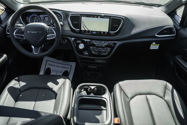 New 2027 Chrysler Pacifica Select FWD image 26