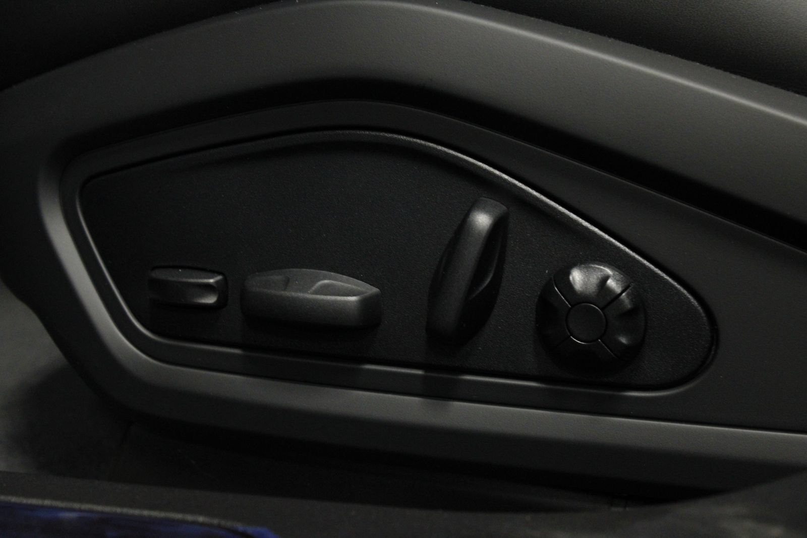 New 2026 Porsche Taycan AWD/4WD image 32