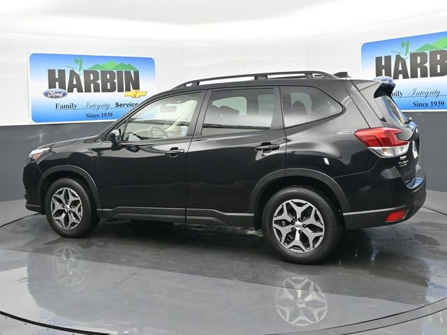 Used 2023 Subaru Forester Premium image 3