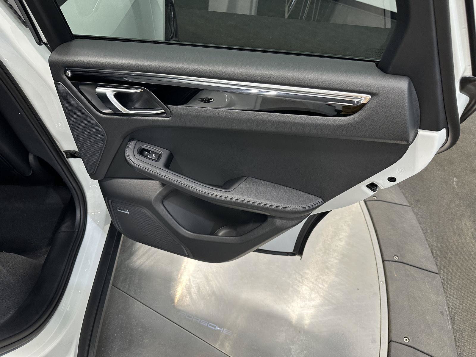 New 2026 Porsche Macan AWD/4WD image 39