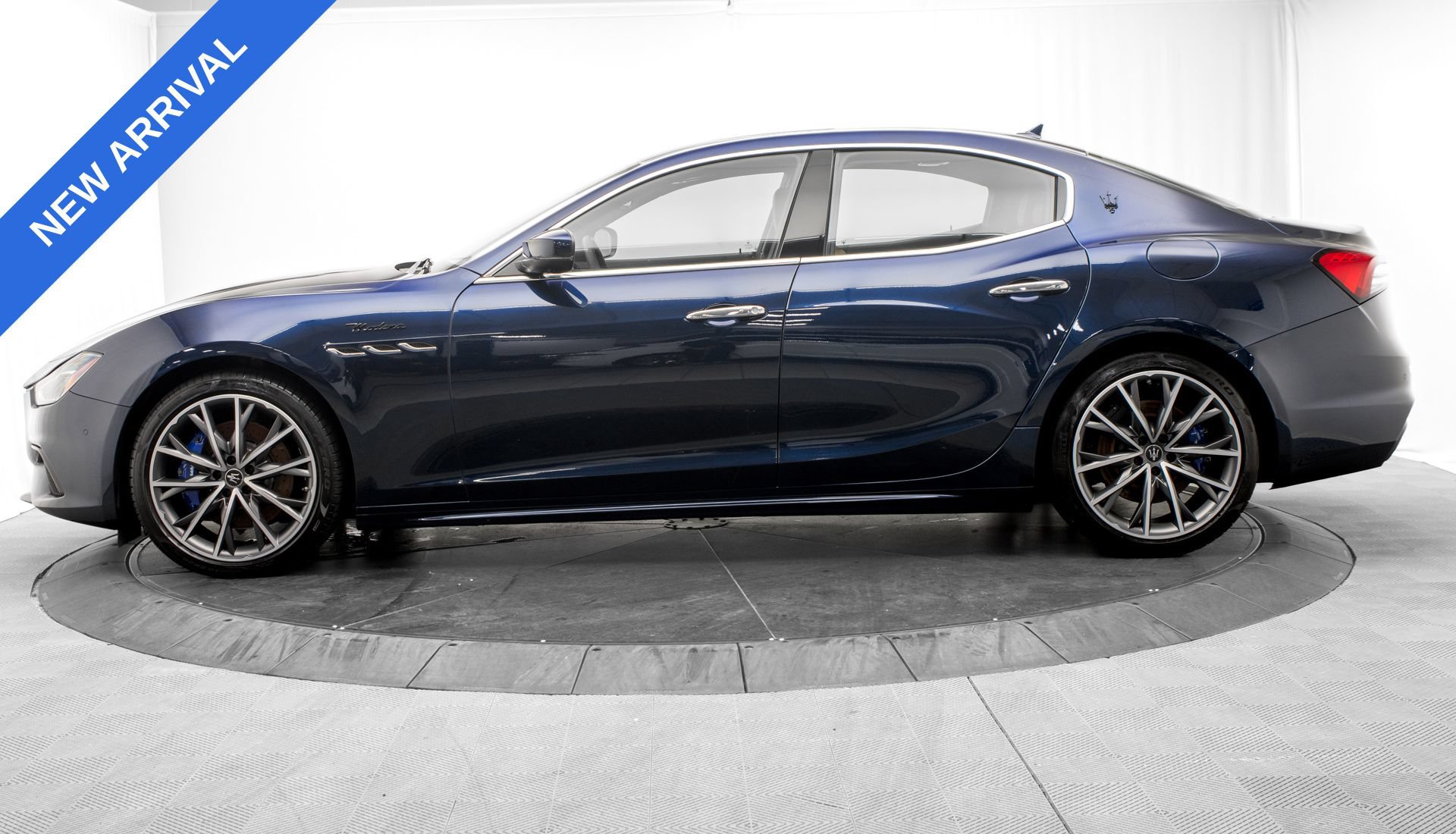 Used 2023 Maserati Ghibli Modena Q4 AWD/4WD image 4
