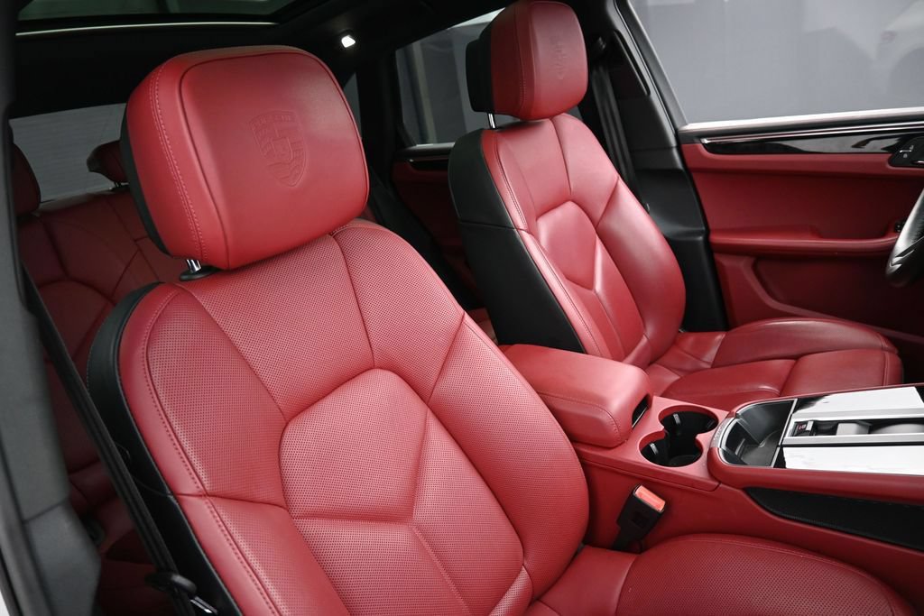 Certified 2024 Porsche Macan S AWD/4WD image 30
