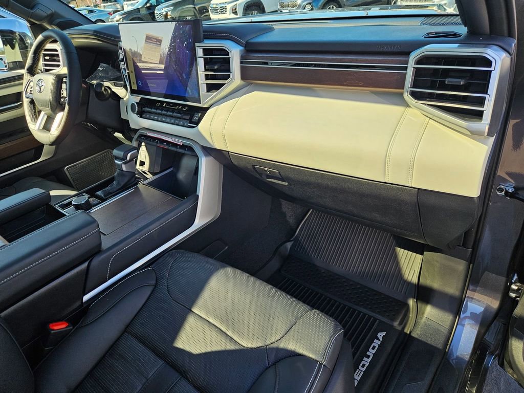 Used 2025 Toyota Sequoia Capstone image 32