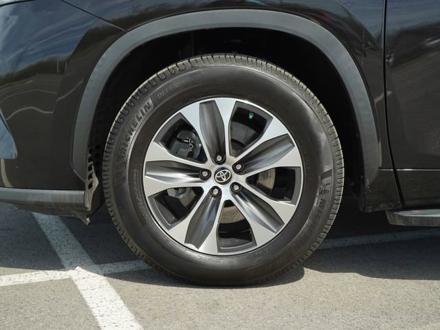 Used 2021 Toyota Highlander XLE image 10