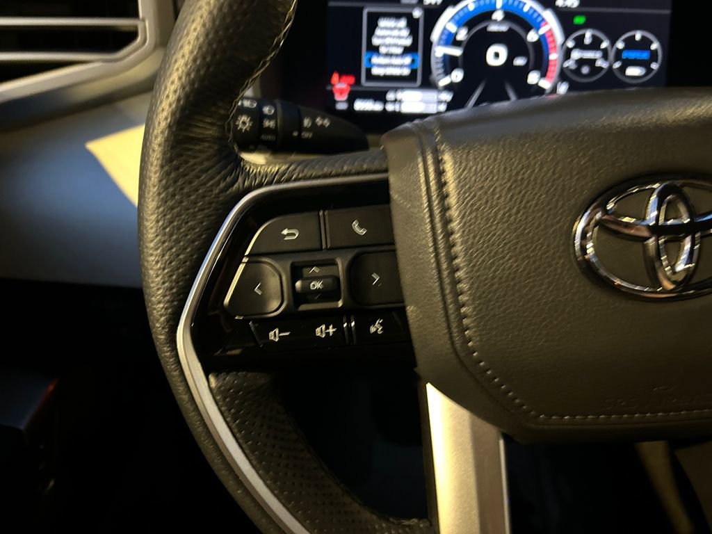 Used 2025 Toyota Sequoia 4WD image 18