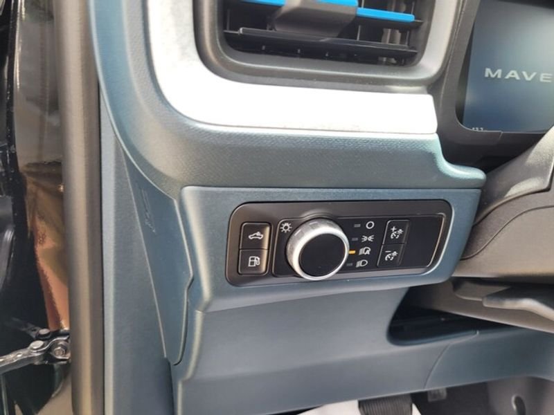 New 2025 Ford Maverick XLT w/ XLT Luxury Package FWD image 22