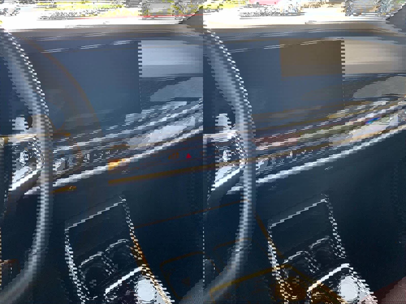 Used 2025 BMW 740i w/ Premium Package image 8