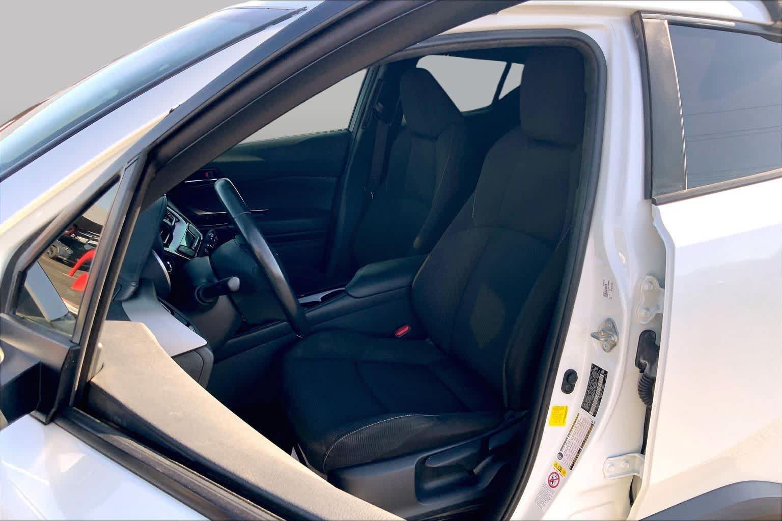 Used 2019 Toyota C-HR XLE FWD image 8
