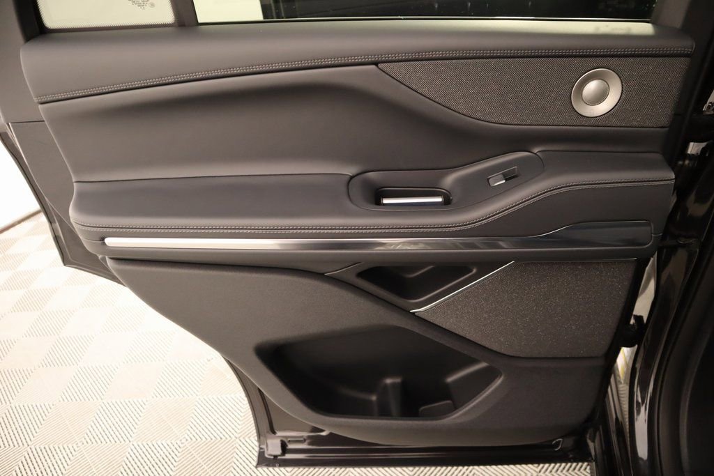New 2025 Lincoln Navigator Reserve image 18