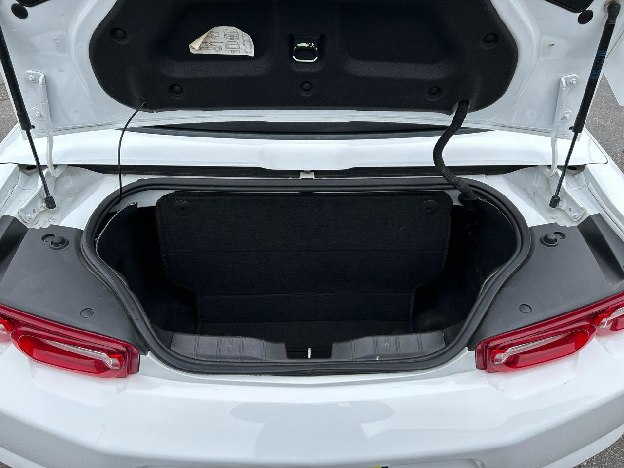 Used 2020 Chevrolet Camaro LT image 25