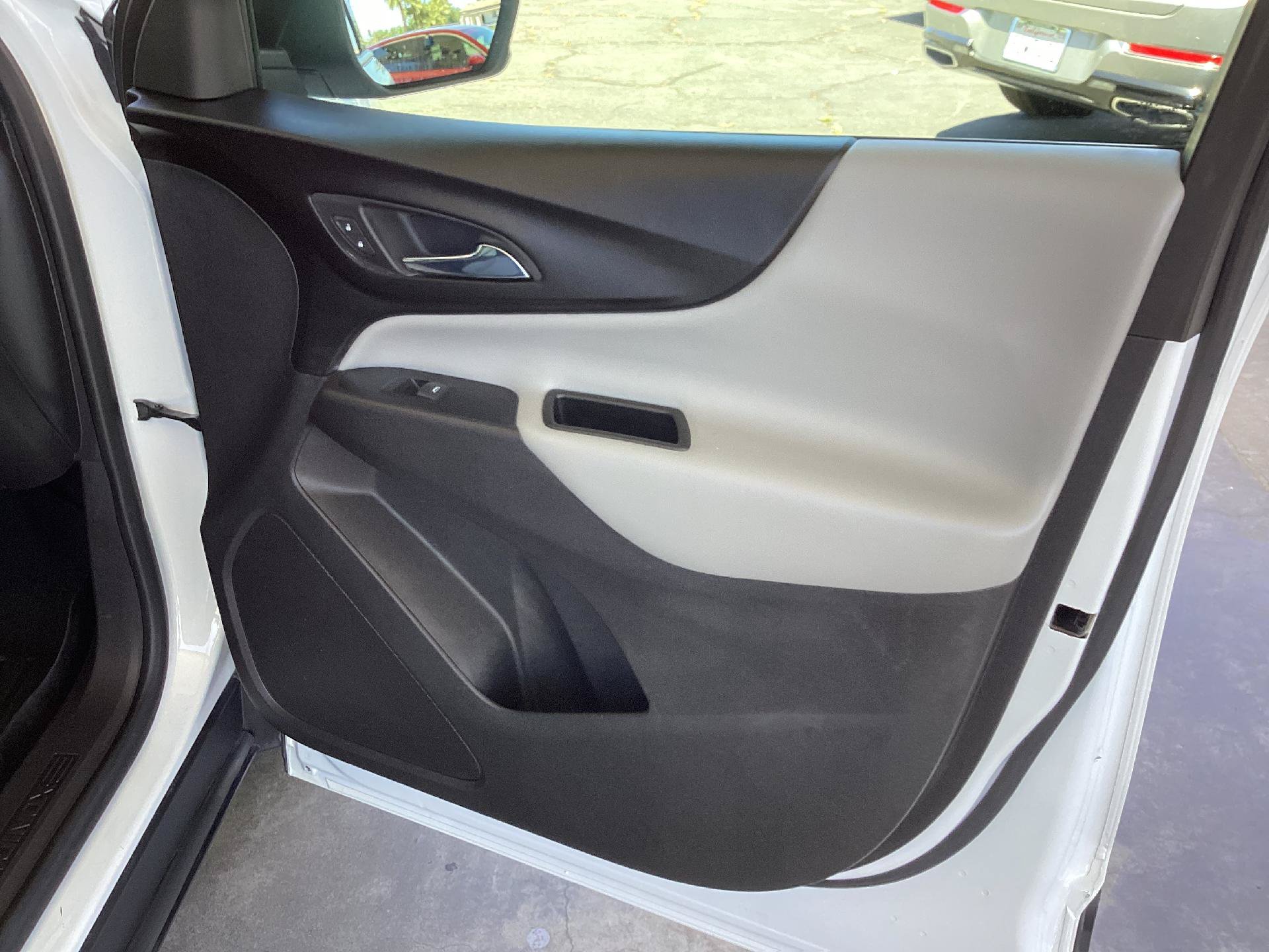 Used 2019 Chevrolet Equinox LS w/ LS Convenience Package AWD/4WD image 13