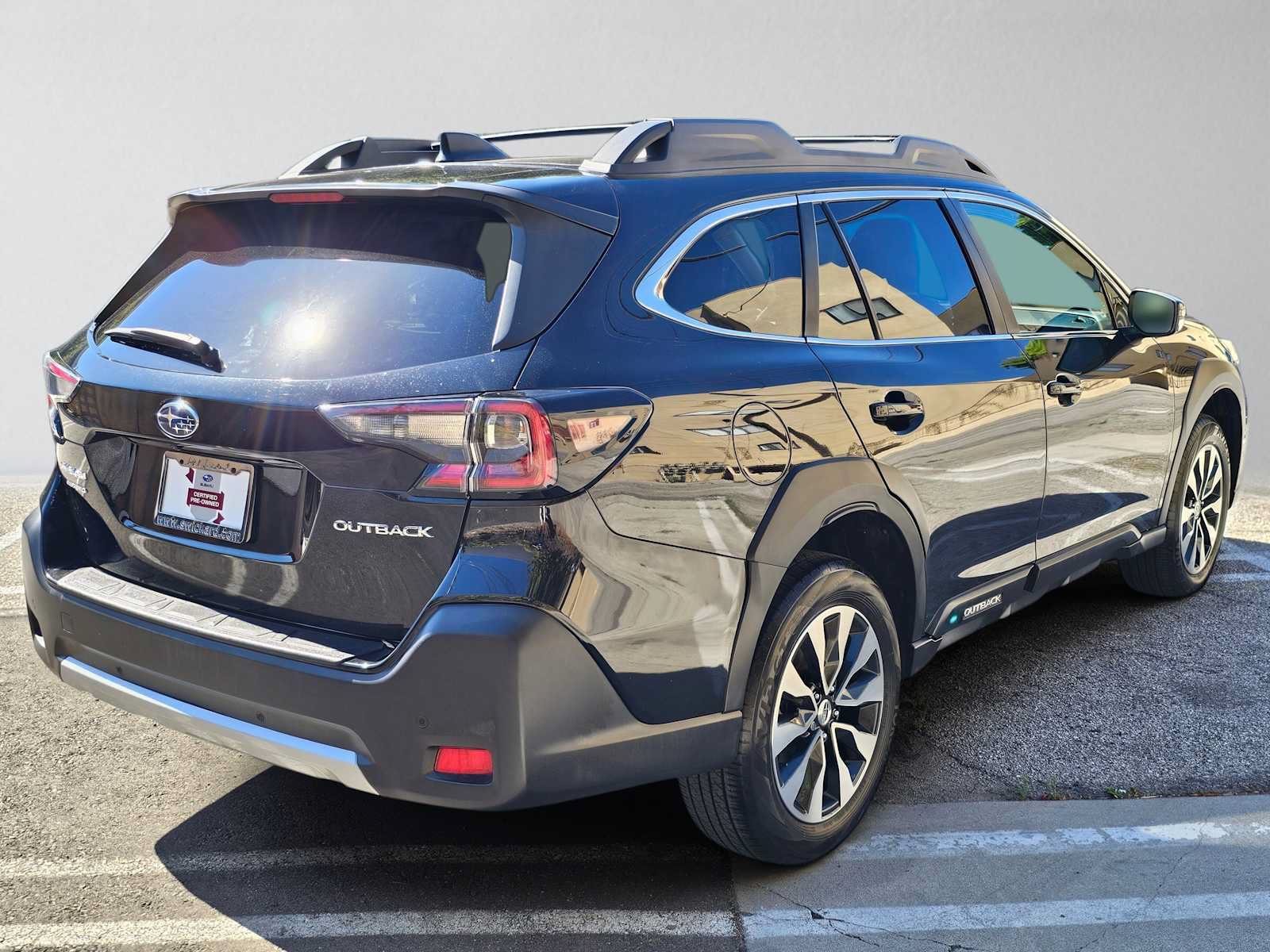 Certified 2024 Subaru Outback Limited AWD/4WD image 3