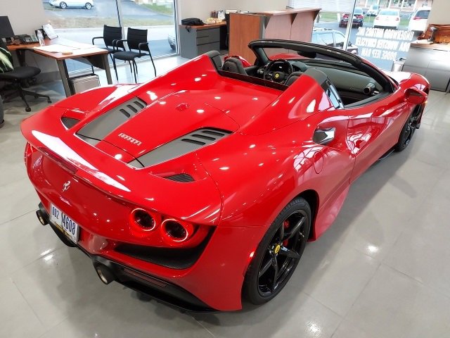 Used 2021 Ferrari F8 Tributo image 38