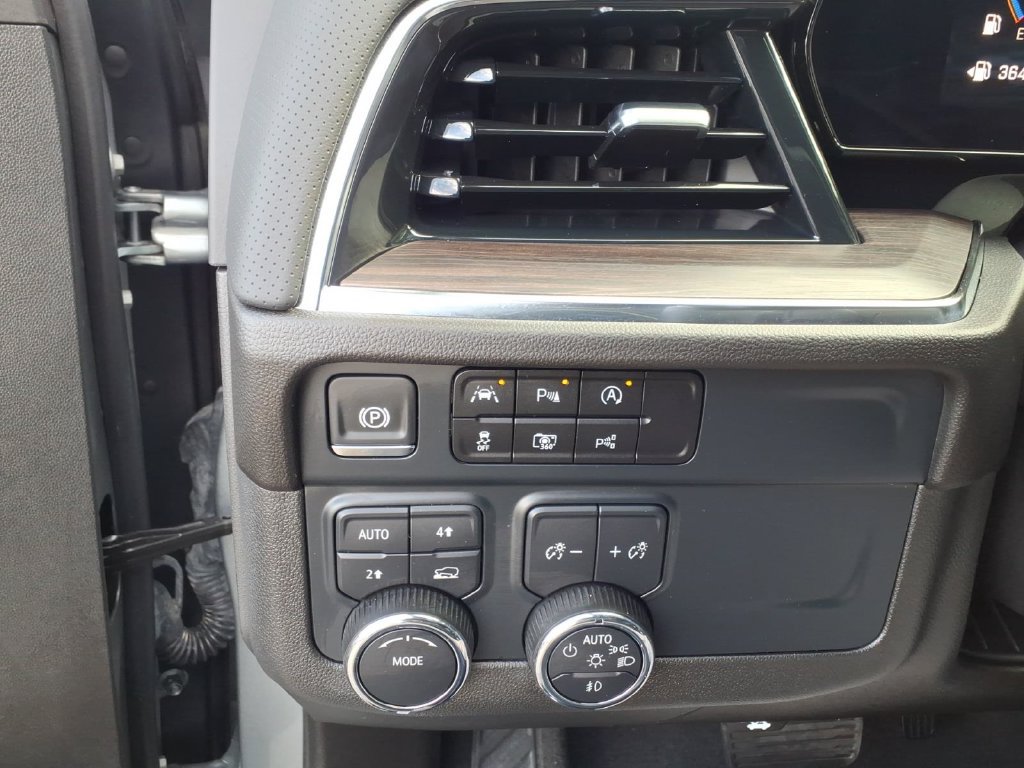 Certified 2025 Chevrolet Suburban Premier AWD/4WD image 30
