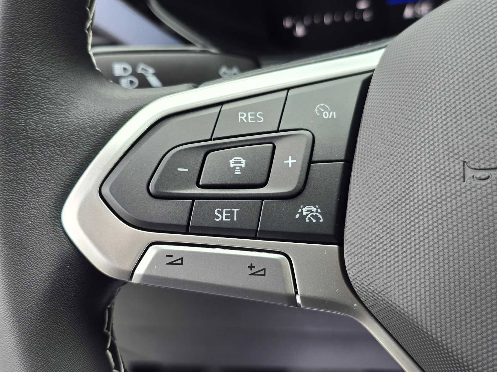 New 2024 Volkswagen Taos SE image 33