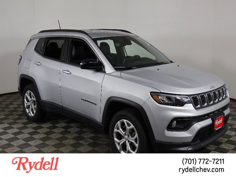Used 2024 Jeep Compass Latitude image 2