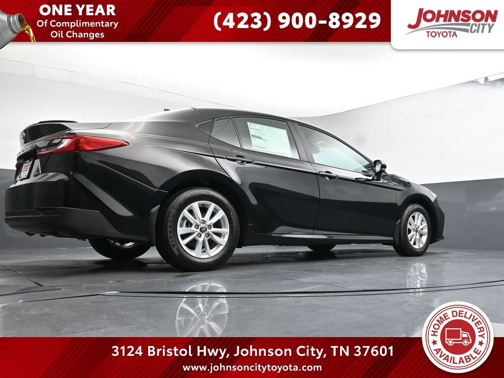 Used 2025 Toyota Camry LE image 1