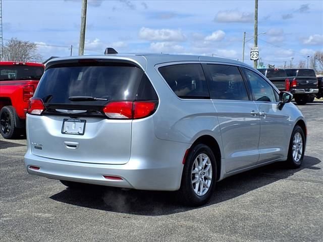 Used 2023 Chrysler Voyager LX image 6