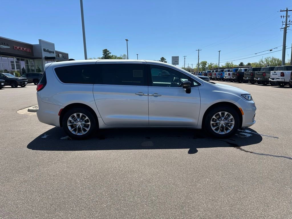 Certified 2026 Chrysler Pacifica Limited AWD/4WD image 2