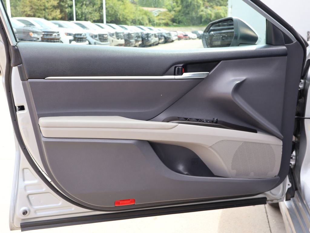 Used 2022 Toyota Camry SE FWD image 10