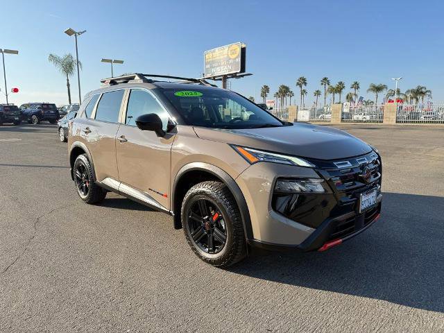 Certified 2025 Nissan Rogue SV image 1