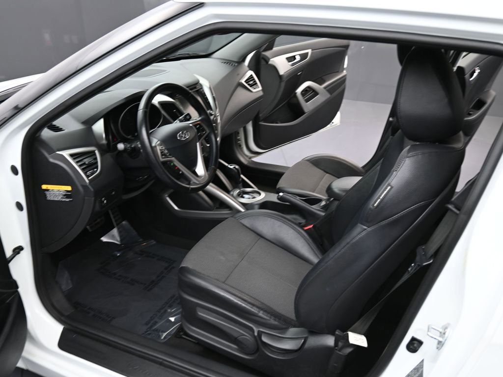 Used 2013 Hyundai Veloster w/ Style Pkg image 13
