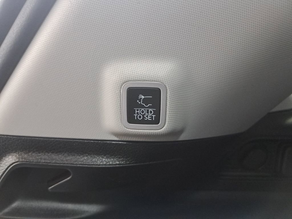 Certified 2024 Jeep Grand Cherokee Limited w/ Luxury Tech Group II image 14