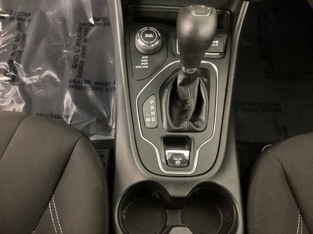 Used 2019 Jeep Cherokee Latitude w/ Cold Weather Group AWD/4WD image 20