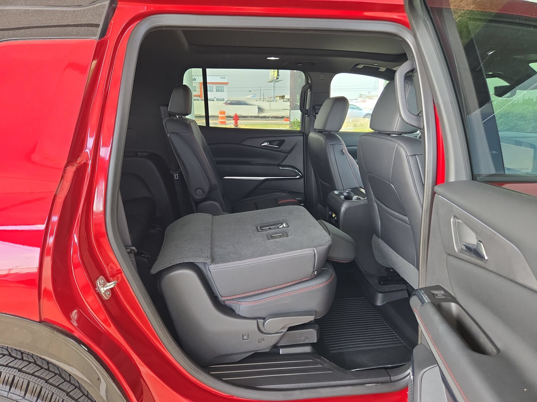 Certified 2025 Chevrolet Traverse RS w/ LPO, Floor Liner Package AWD/4WD image 22