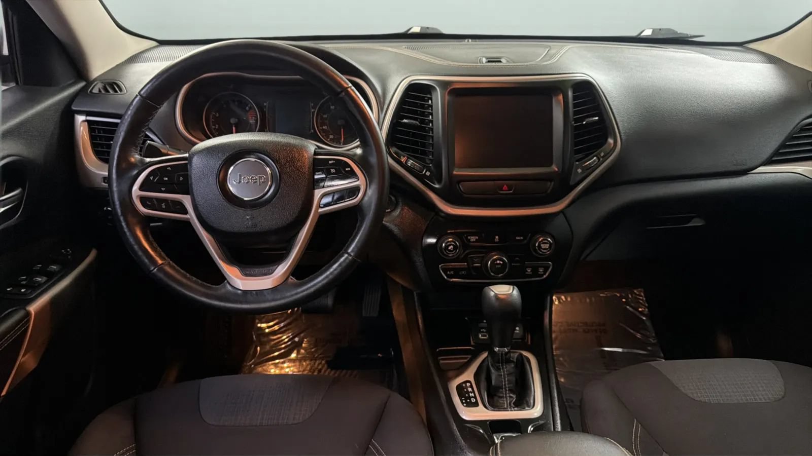 Used 2017 Jeep Cherokee Latitude FWD image 10