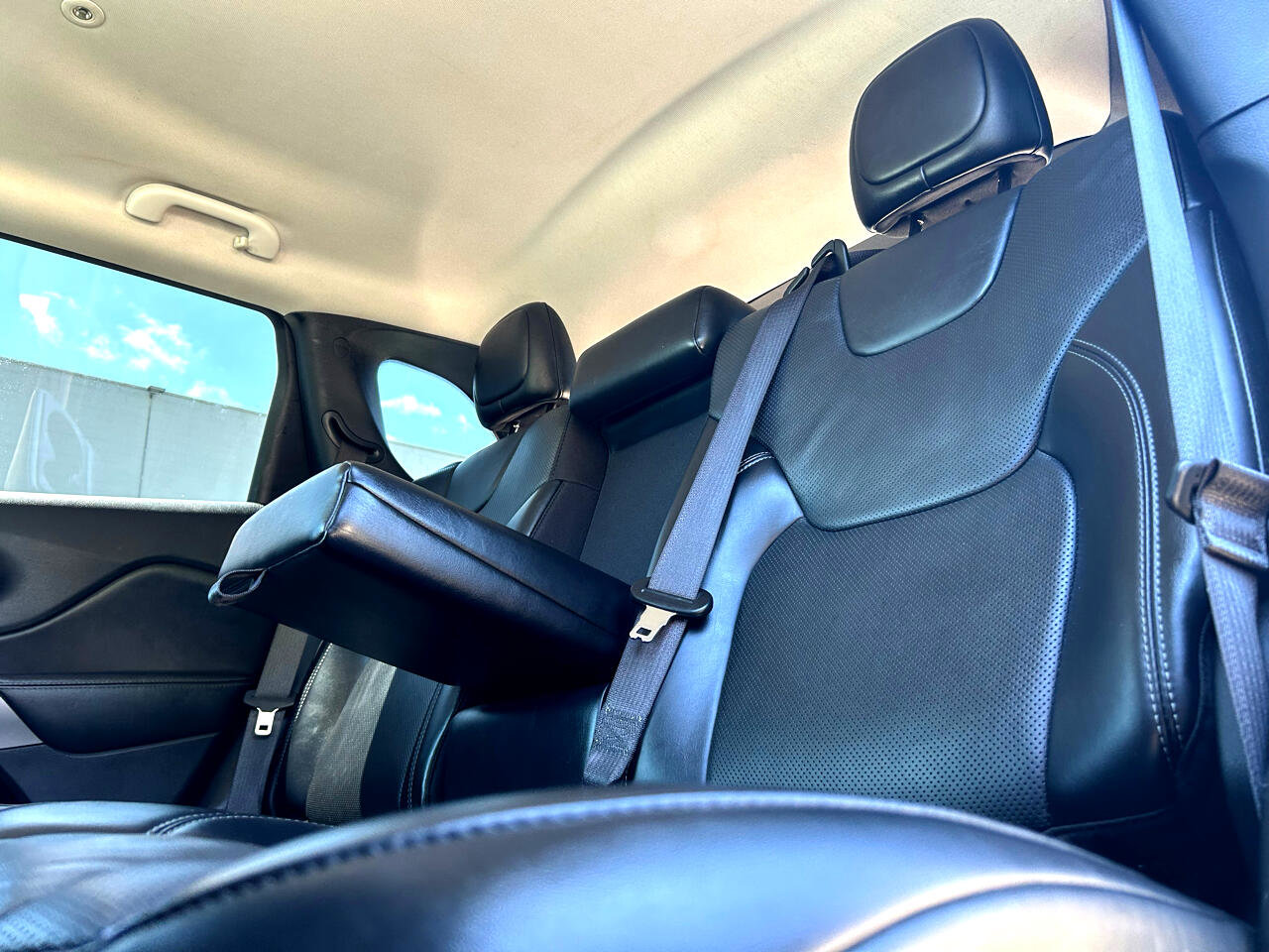 Used 2020 Jeep Cherokee Limited image 9