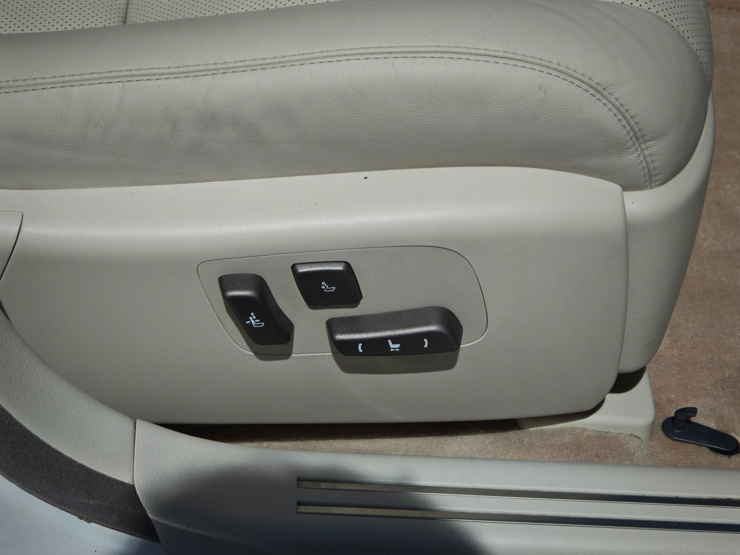Used 2007 Lexus LS 460 w/ Comfort Pkg RWD image 25