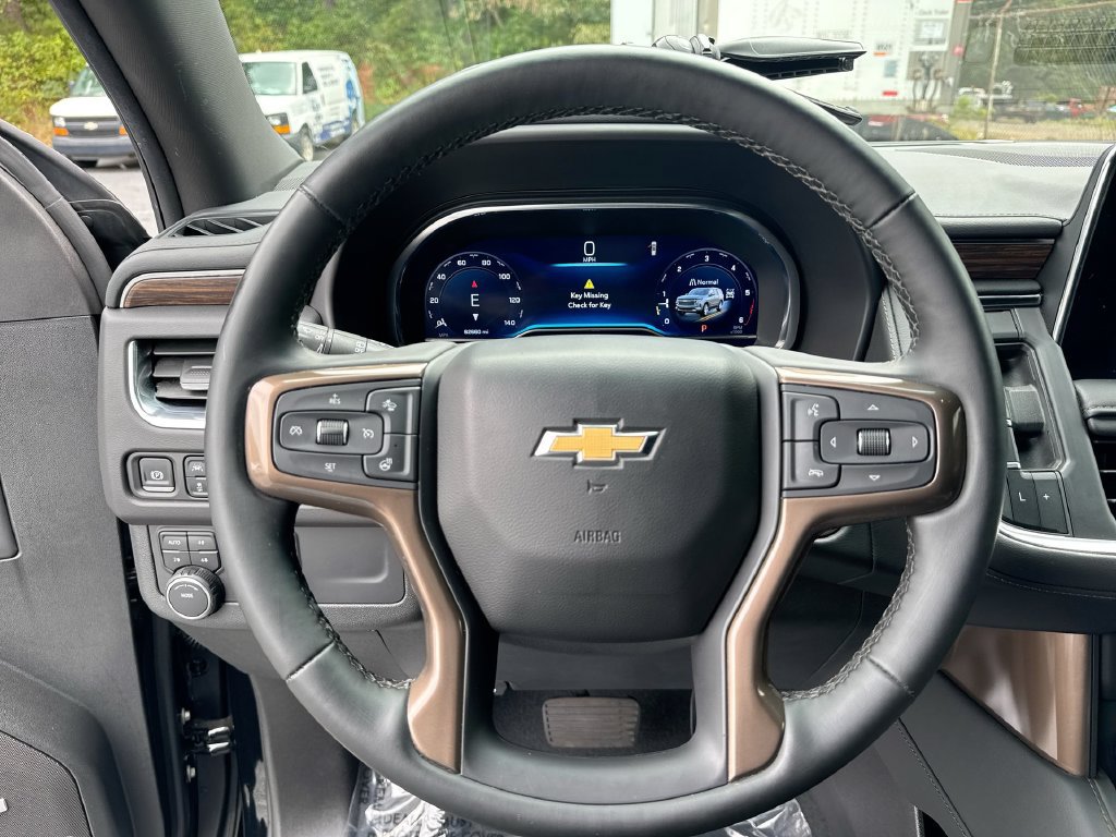 Used 2024 Chevrolet Suburban High Country AWD/4WD image 16