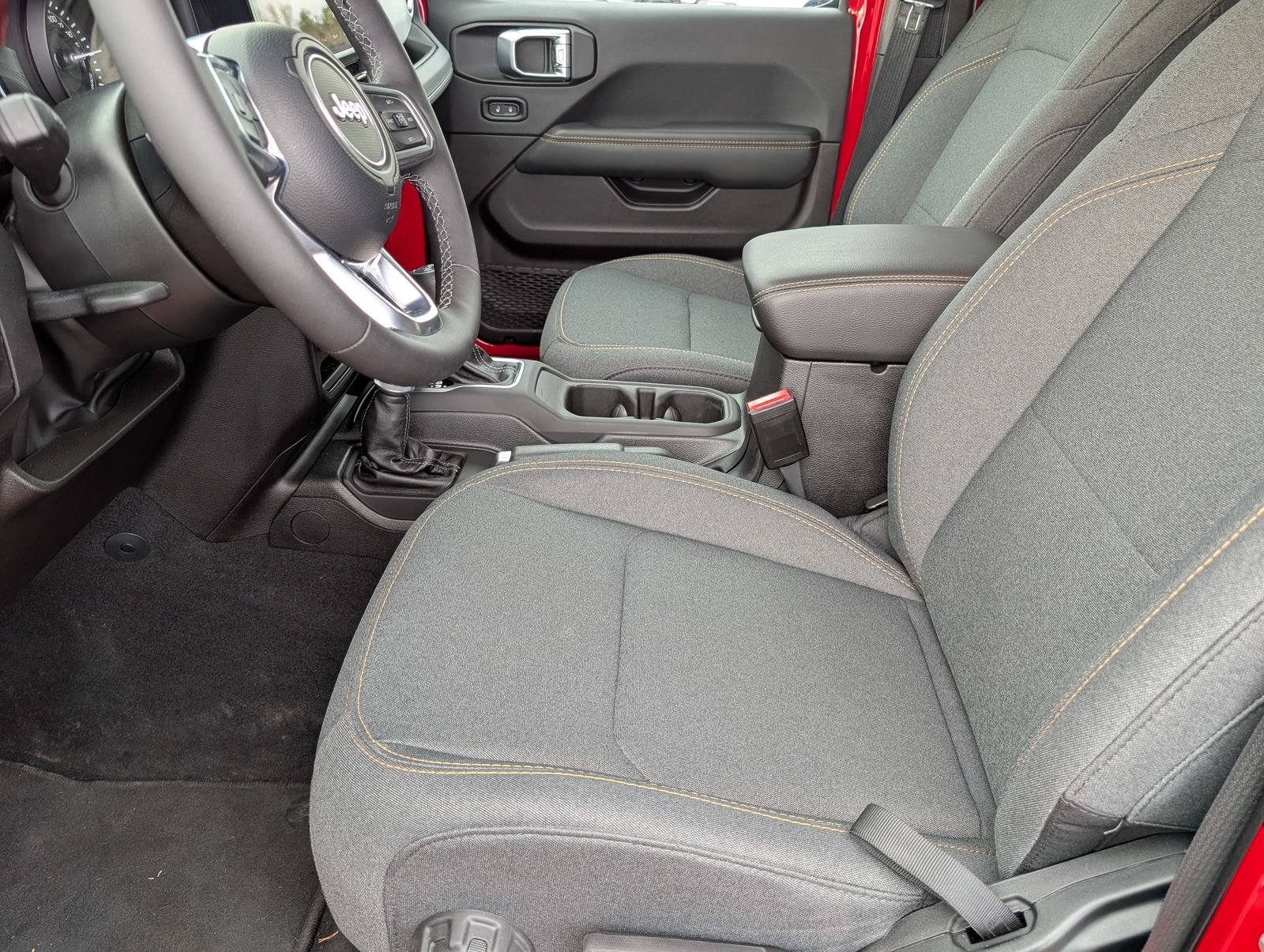 Used 2025 Jeep Wrangler Unlimited Sahara w/ Safety Group image 14