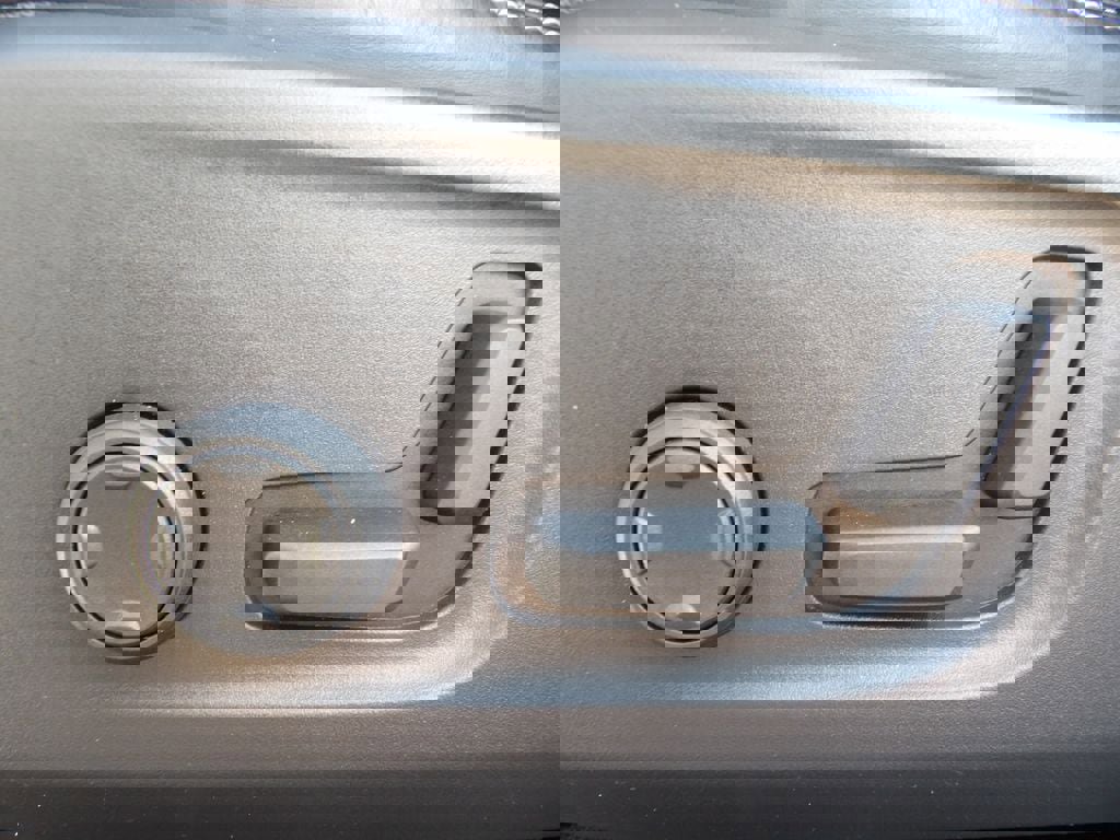 Used 2021 Volvo XC40 T5 R-Design w/ Protection Package Premier image 13