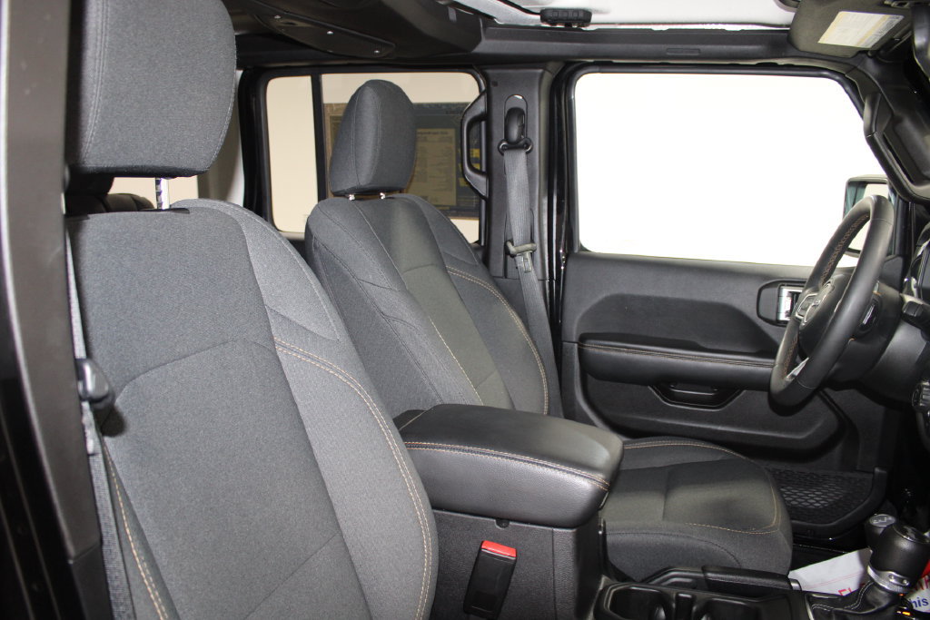 Used 2025 Jeep Wrangler Unlimited Sahara AWD/4WD image 22