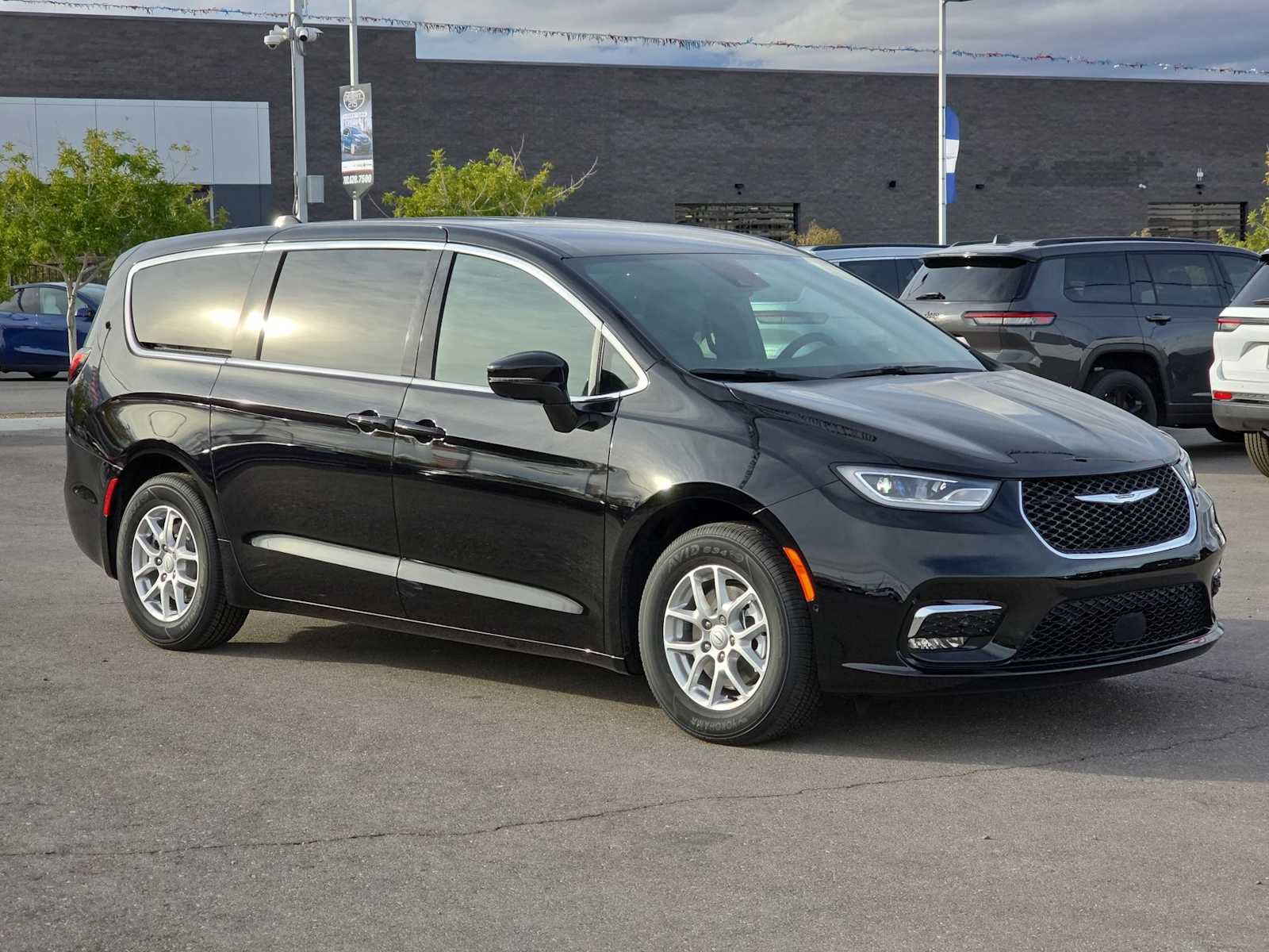 New 2026 Chrysler Pacifica Select FWD image 2